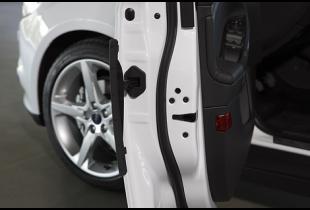 Ford защитит автомобили на парковке от удара дверями